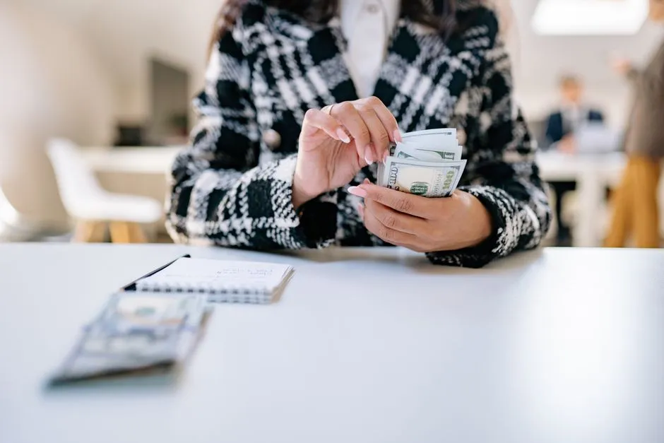 Arbitrer entre rémunération et distribution selon sa situation et ses besoins personnels.